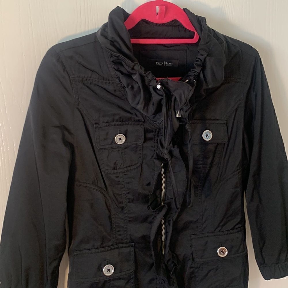 White House black market EUC black ruffled jacket Size 4 - Picture 2 of 5